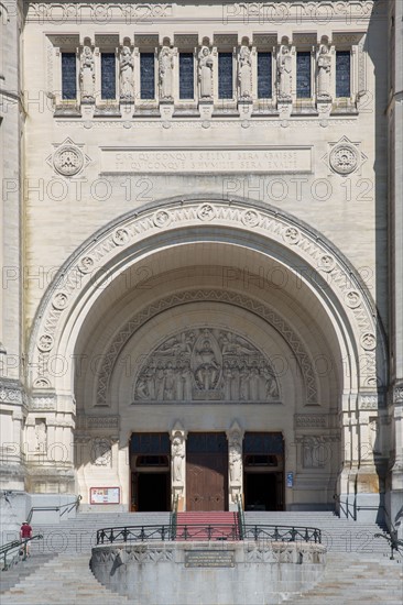 Basilique Sainte-Thérèse de Lisieux