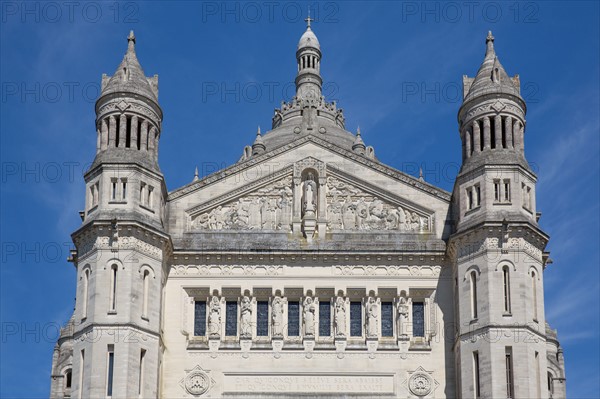 Basilique Sainte-Thérèse de Lisieux