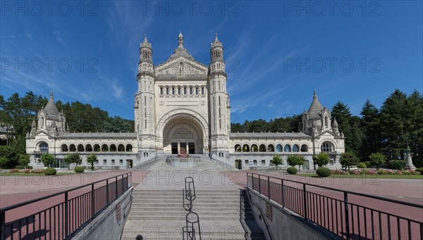 Basilique Sainte-Thérèse de Lisieux