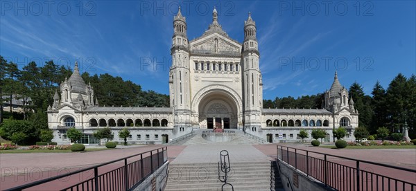 Basilique Sainte-Thérèse de Lisieux