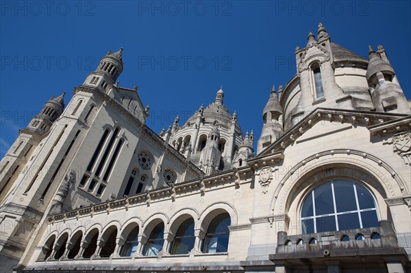 Basilique Sainte-Thérèse de Lisieux