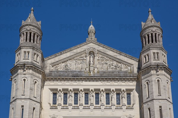 Basilique Sainte-Thérèse de Lisieux