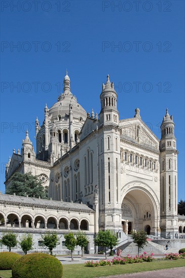 Basilique Sainte-Thérèse de Lisieux