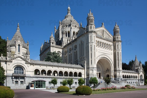 Basilique Sainte-Thérèse de Lisieux