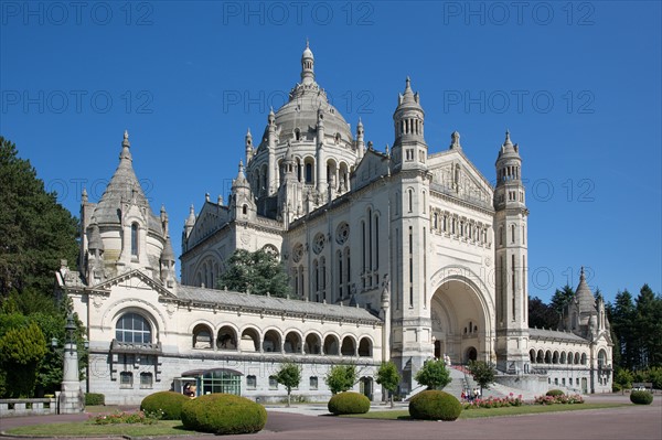 Basilique Sainte-Thérèse de Lisieux