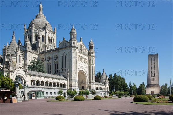 Basilique Sainte-Thérèse de Lisieux