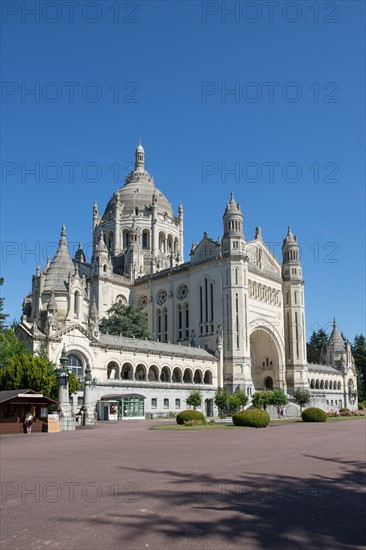 Basilique Sainte-Thérèse de Lisieux