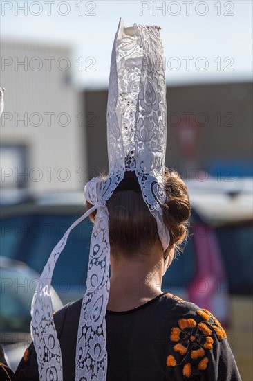 Défilé folklorique à Saint-Guénolé, Finistère Sud