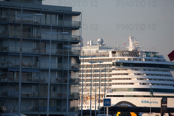 Paquebot de croisière AIDA dans le port du Havre