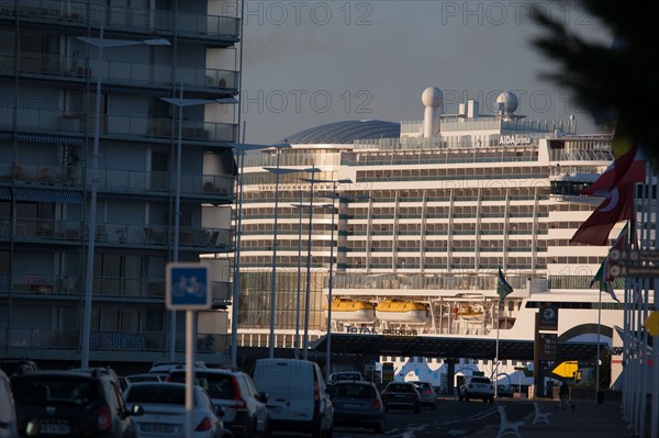 Paquebot de croisière AIDA dans le port du Havre