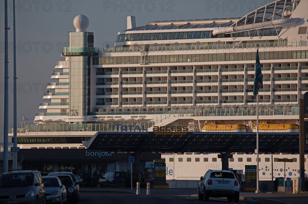 Paquebot de croisière AIDA dans le port du Havre