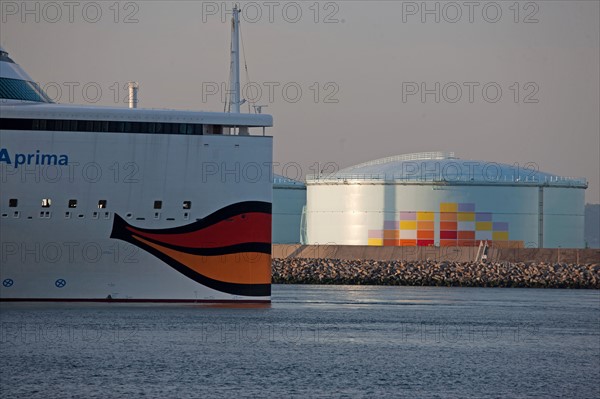 Paquebot de croisière AIDA dans le port du Havre