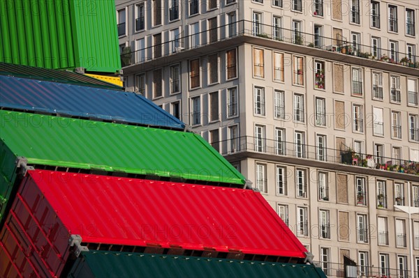 Le Havre, Catène de conteneurs, œuvre de Vincent Ganivet