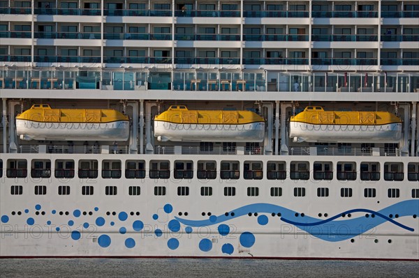 Paquebot de croisière AIDA dans le port du Havre