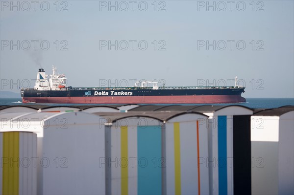 Le Havre, cabines aux portes de colorées, œuvre de Karel Mertens