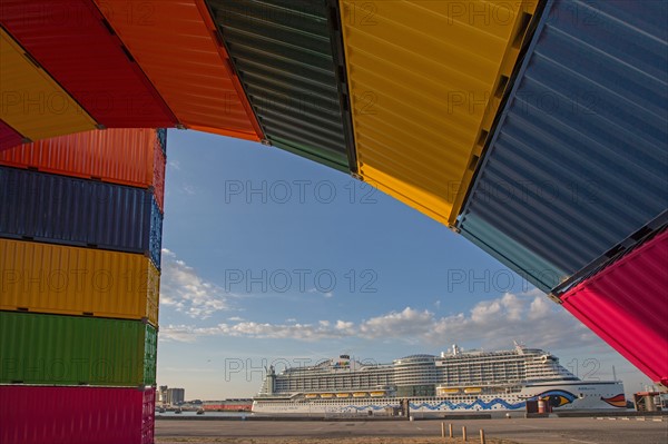 Le Havre, Catène de containers, œuvre de Vincent Ganivet