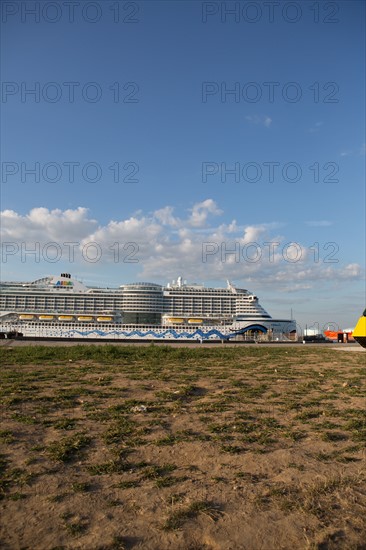 Paquebot de croisière AIDA dans le port du Havre