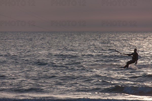 Trouville sur Mer, Kite surf au soleil couchant