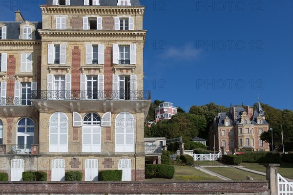 Trouville sur Mer, résidence Les Roches Noires et Villa Montebello