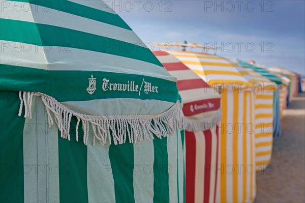 Trouville sur Mer, parasols formant cabines de plage