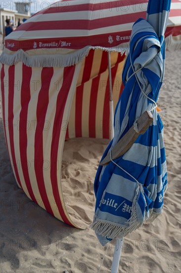 Trouville sur Mer, parasols formant cabines de plage