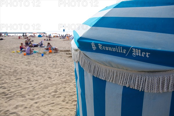 Trouville sur Mer, parasols formant cabines de plage