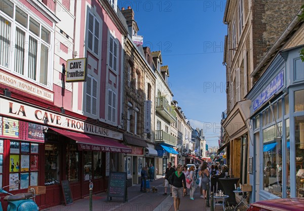 Trouville sur Mer, Rue des Bains