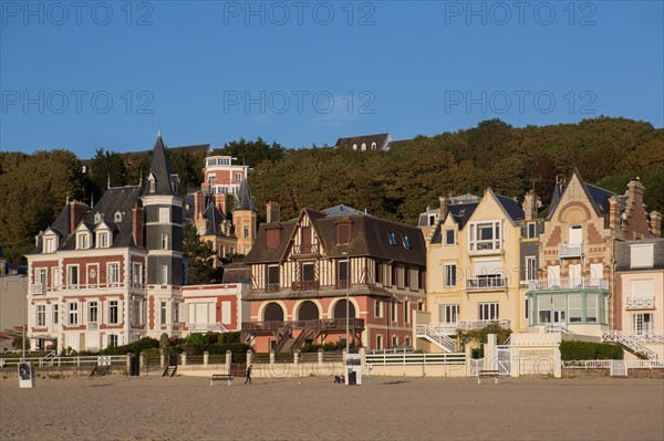 Trouville sur Mer, villas du front de mer