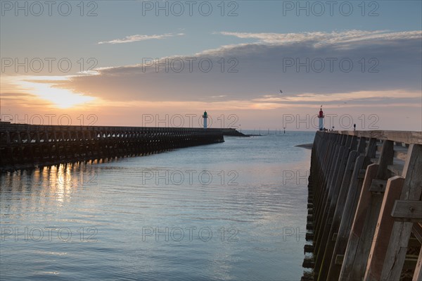 Trouville sur Mer, soleil couchant sur la jetée