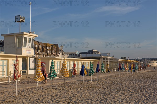 Trouville sur Mer, parasols et cabines de bains