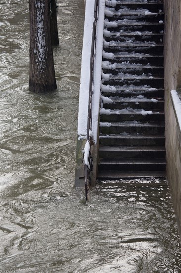 Paris under the snow, February 2018