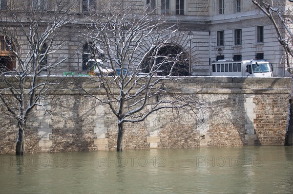 Paris under the snow, February 2018