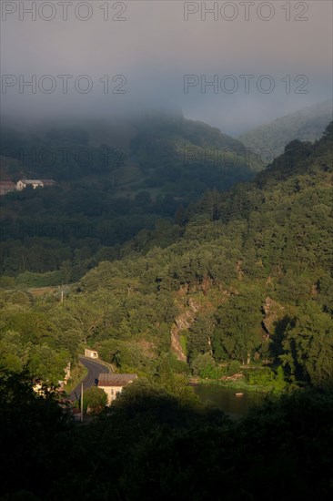 Parc des Grands Causses, brume matinale sur les gorges du Tarn