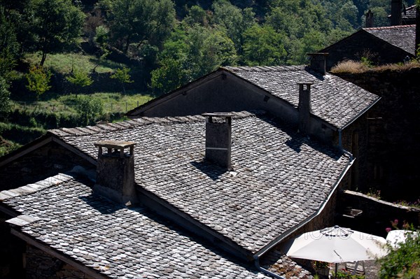 Parc des Grands Causses, Brousse-le-Château, toitures en ardoise