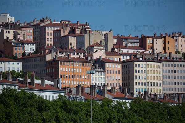 Lyon, colline au-dessus des quais du Rhône