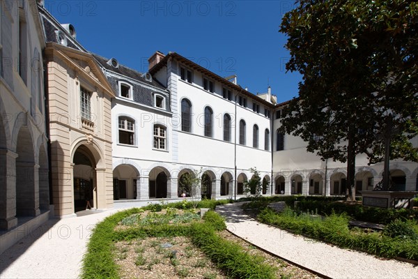 Lyon, Hôtel Dieu rénové en juillet 2018