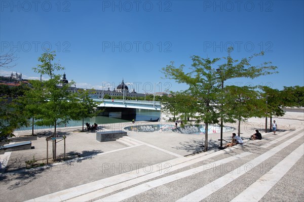 Lyon, Quai Victor Augagneur, berges aménagées et vue sur le Rhône