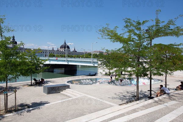 Lyon, Quai Victor Augagneur, berges aménagées et vue sur le Rhône