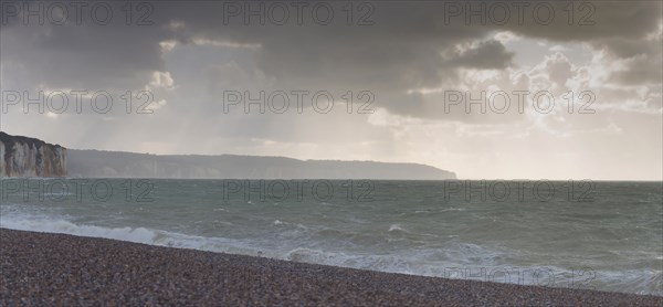 Dieppe, tempête sur la plage