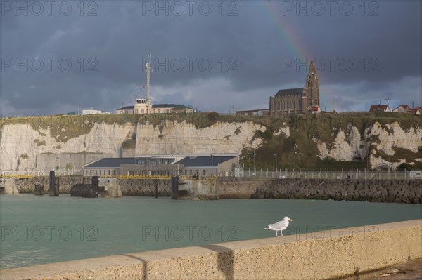 Dieppe, chapelle Notre Dame de Bonsecours et sémaphore