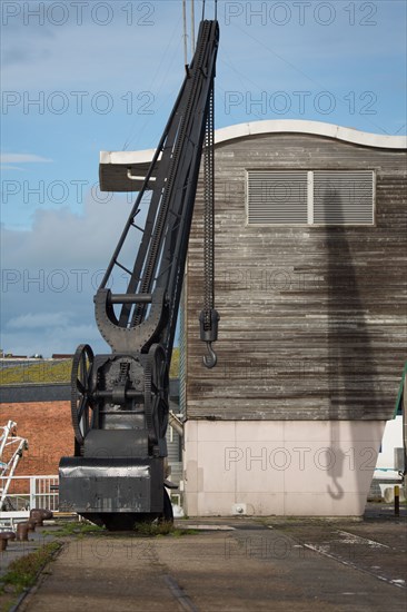 Dieppe, grue sur le port de pêche