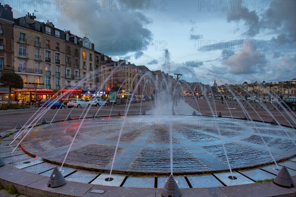 Dieppe, port, jets d'eau,