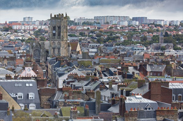 Dieppe, église Saint Jacques au fond,