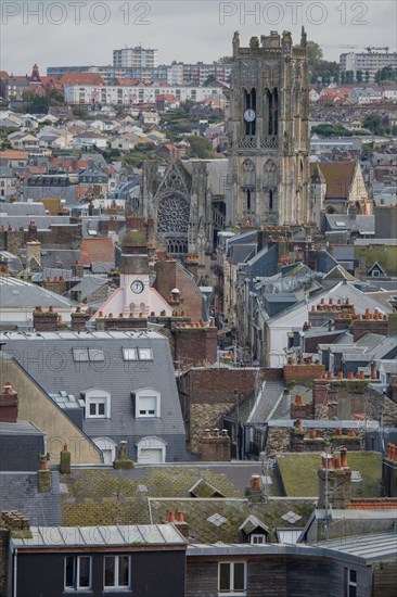 Dieppe, église Saint Jacques au fond,