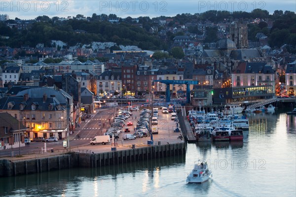 Dieppe, port de nuit depuis les hauteurs du Pollet