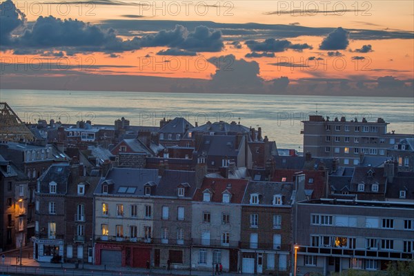 Dieppe, port de nuit depuis les hauteurs du Pollet