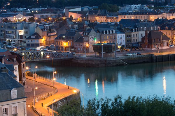 Dieppe, port de nuit depuis les hauteurs du Pollet