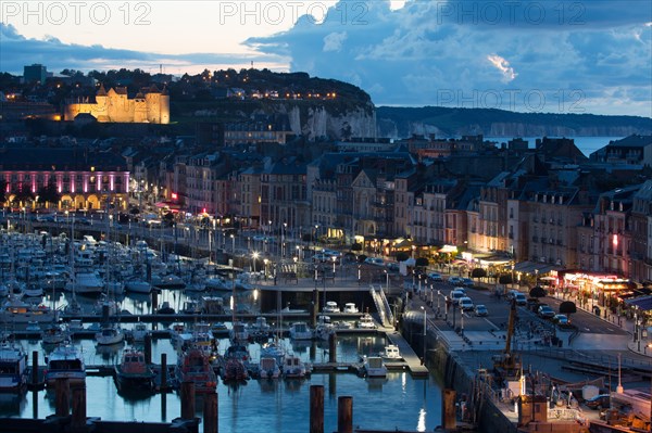 Dieppe, port de nuit depuis les hauteurs du Pollet