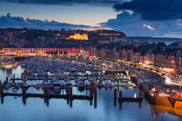 Dieppe, port de nuit depuis les hauteurs du Pollet