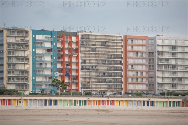 Le Touquet Paris Plage, cabines de bains et immeubles du front de mer